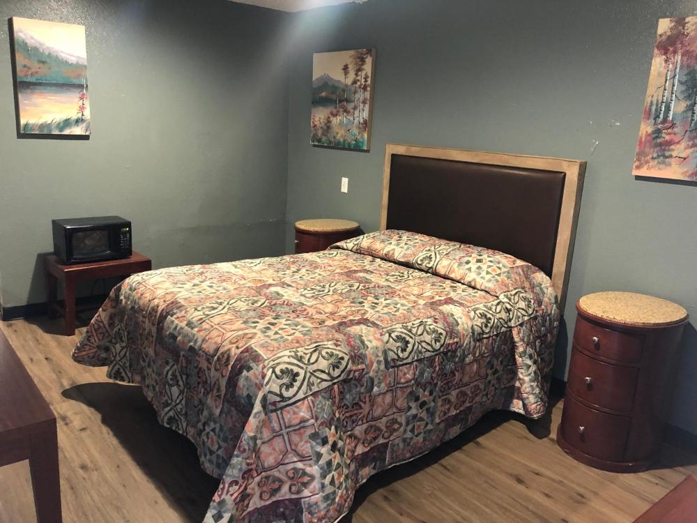 Standard Queen Room interior