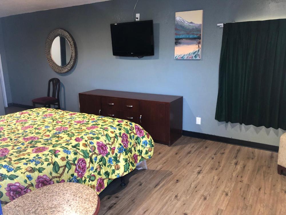 Superior King Room interior